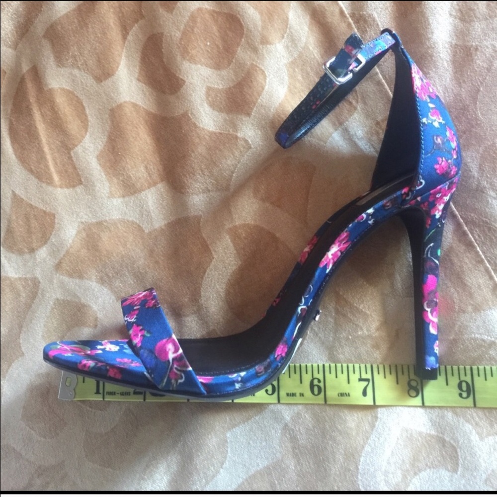 Schutz Floral Strappy Sandal - Picture 4 of 4